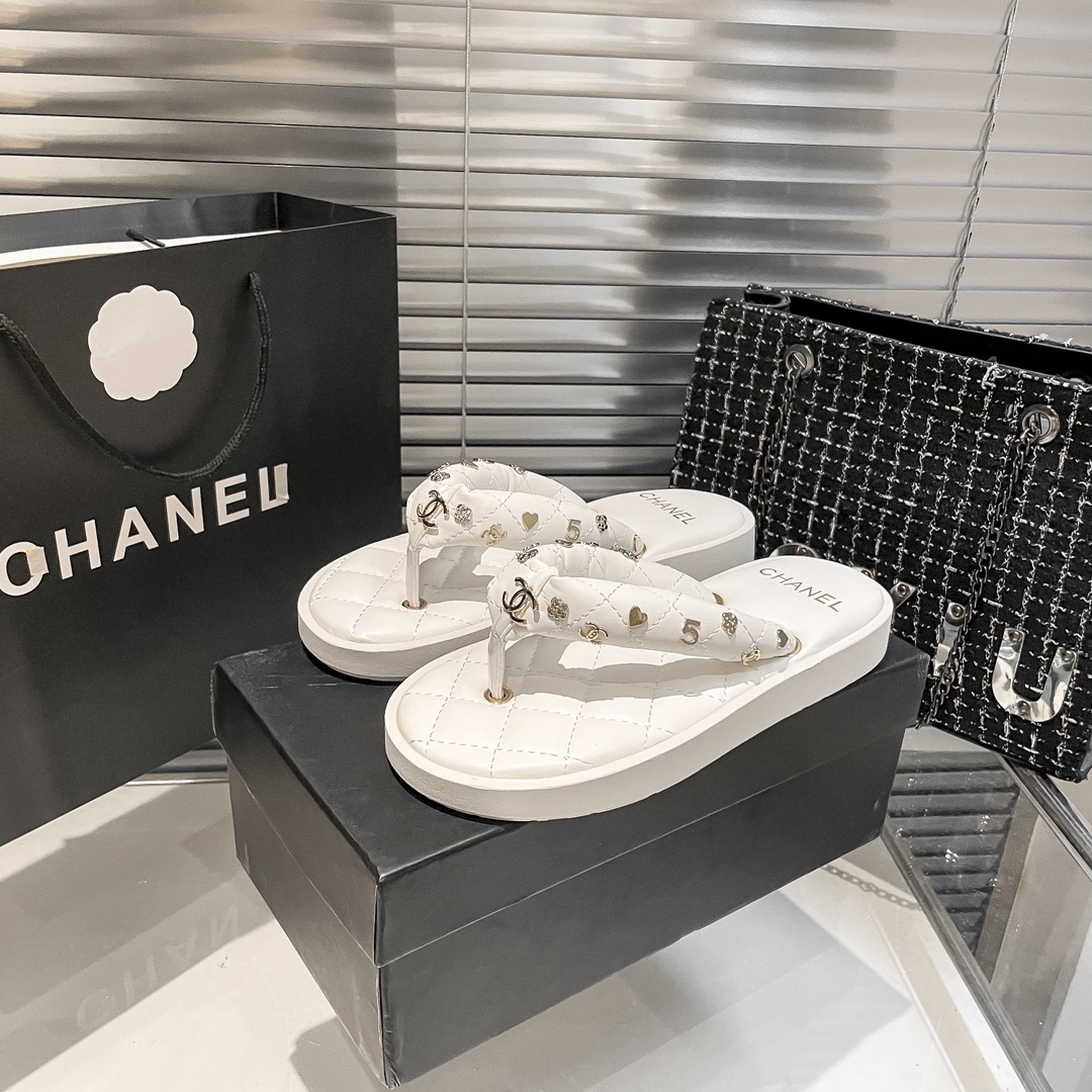Chanel Interlocking CC Logo Flip-Flops - Image 7