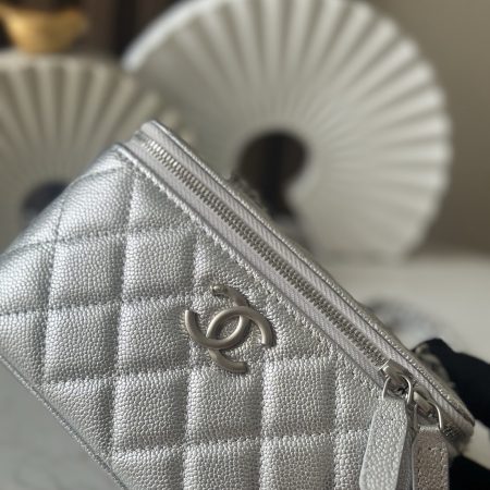 Chanel Quilted Vanity Makeup Box - Image 6
