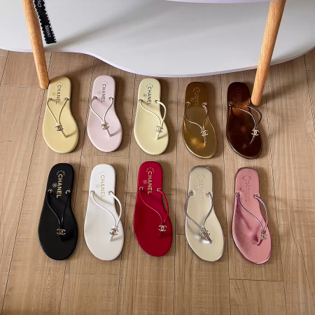 Chanel 26P C-clasp thong sandals - Image 2
