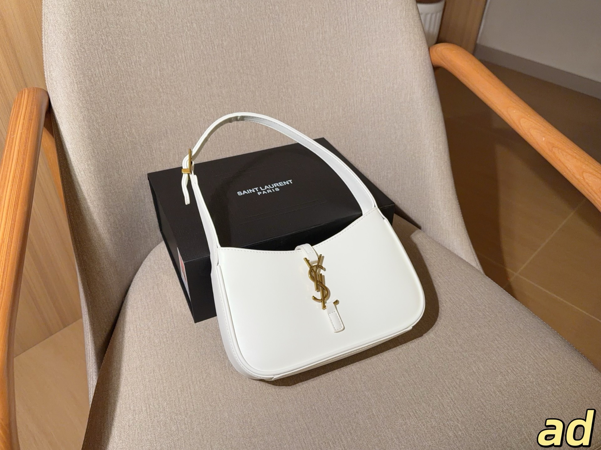 Saint Laurent Le 5 à 7 Hobo Shoulder Bag - Image 4