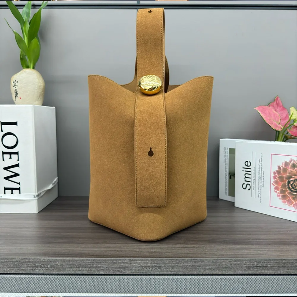 LOEWE Medium Pebble Bucket Bag - Image 4