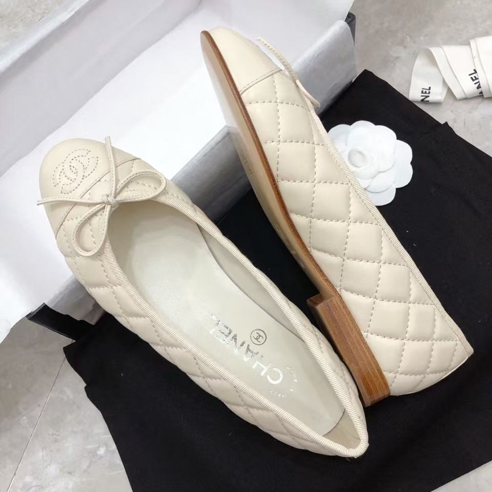 Chanel Simple Casual Shoes Sandals Slide Lambskin Beige - Image 3