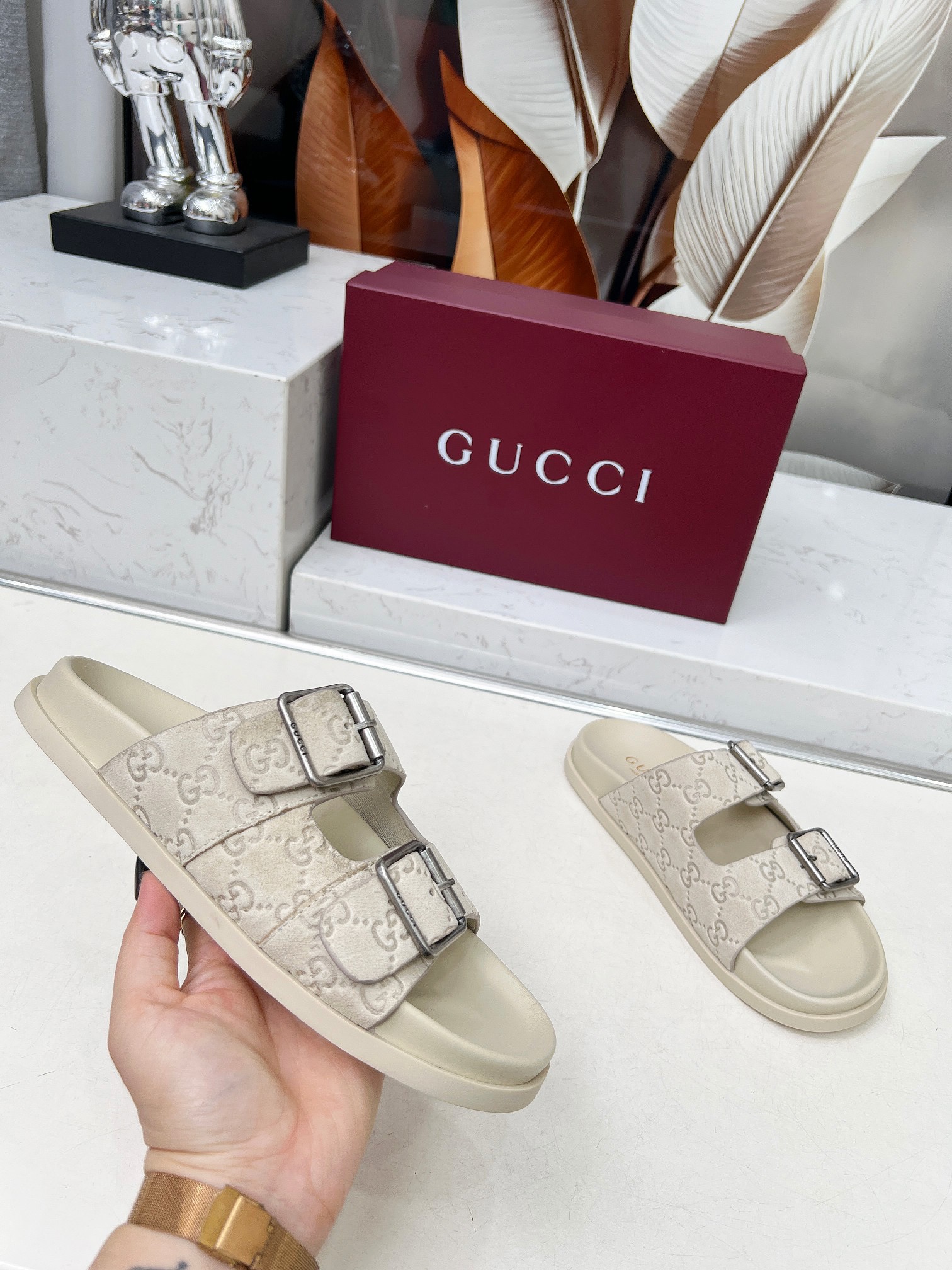 Gucci GG leather sandals | Smart Closet - Image 1