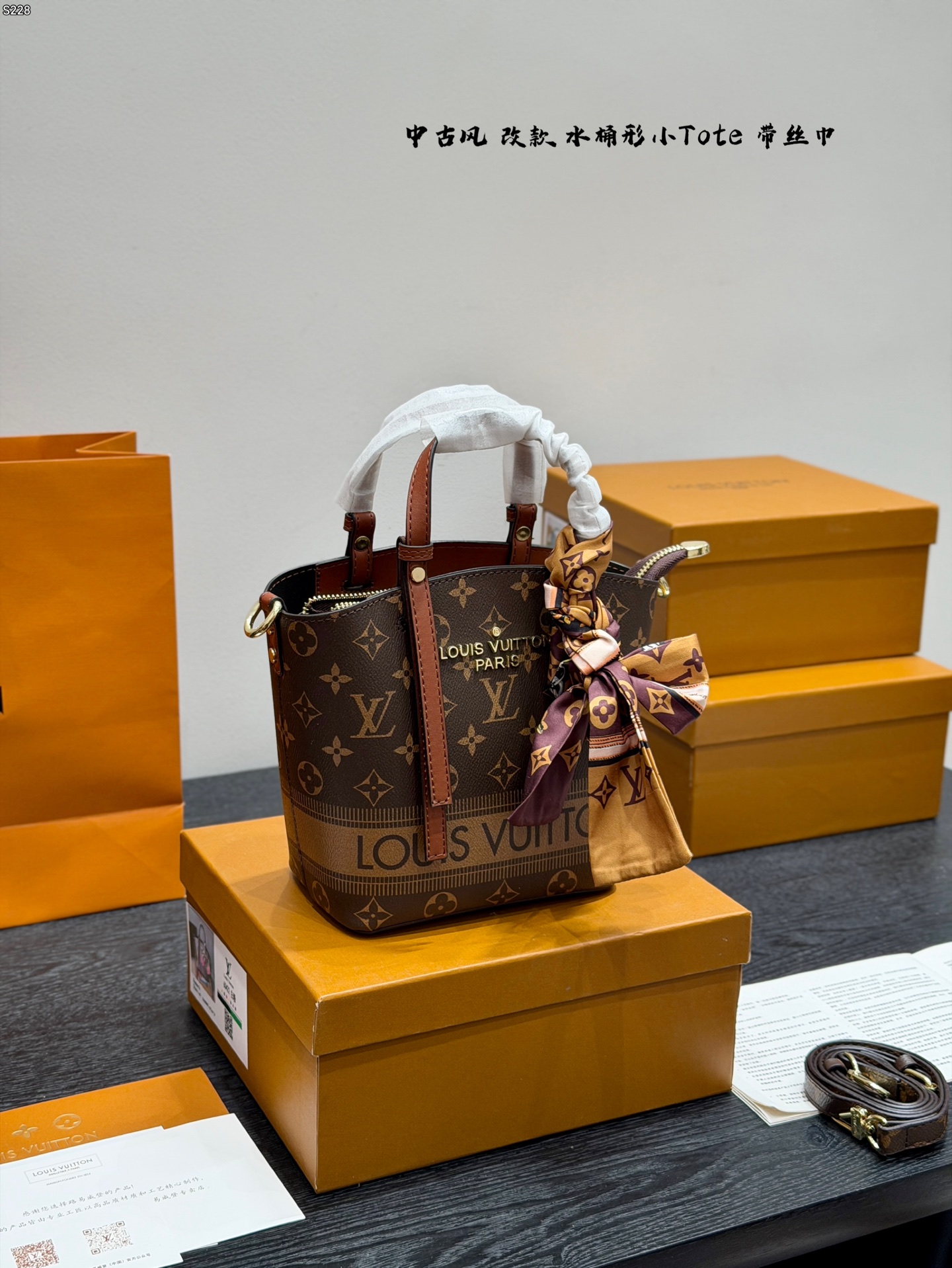 LV bucket shoulder handbag - Image 3