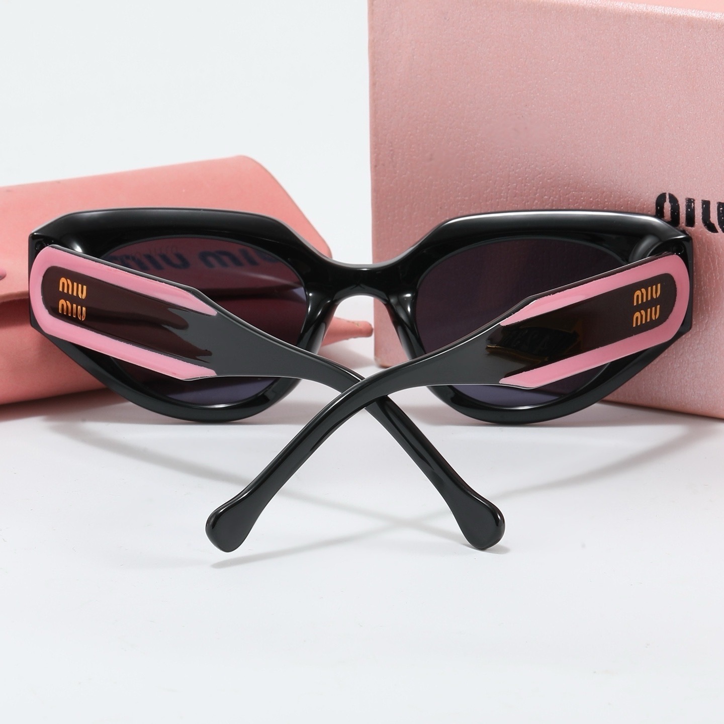 Miu Miu Fashionable Sunglasses - Image 8