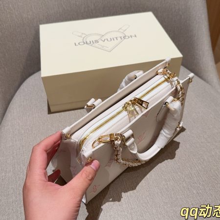 LV OnTheGo East West Monogram Empreinte Bag - Image 6