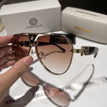 Versace Fashionable Sunglasses - Image 2