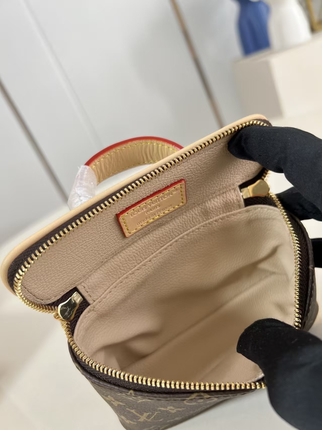 LV Nice Beauty Bag - Image 5