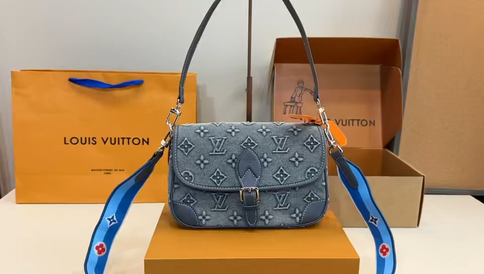 LV Cowboy Bag Baguette Bag - Image 1