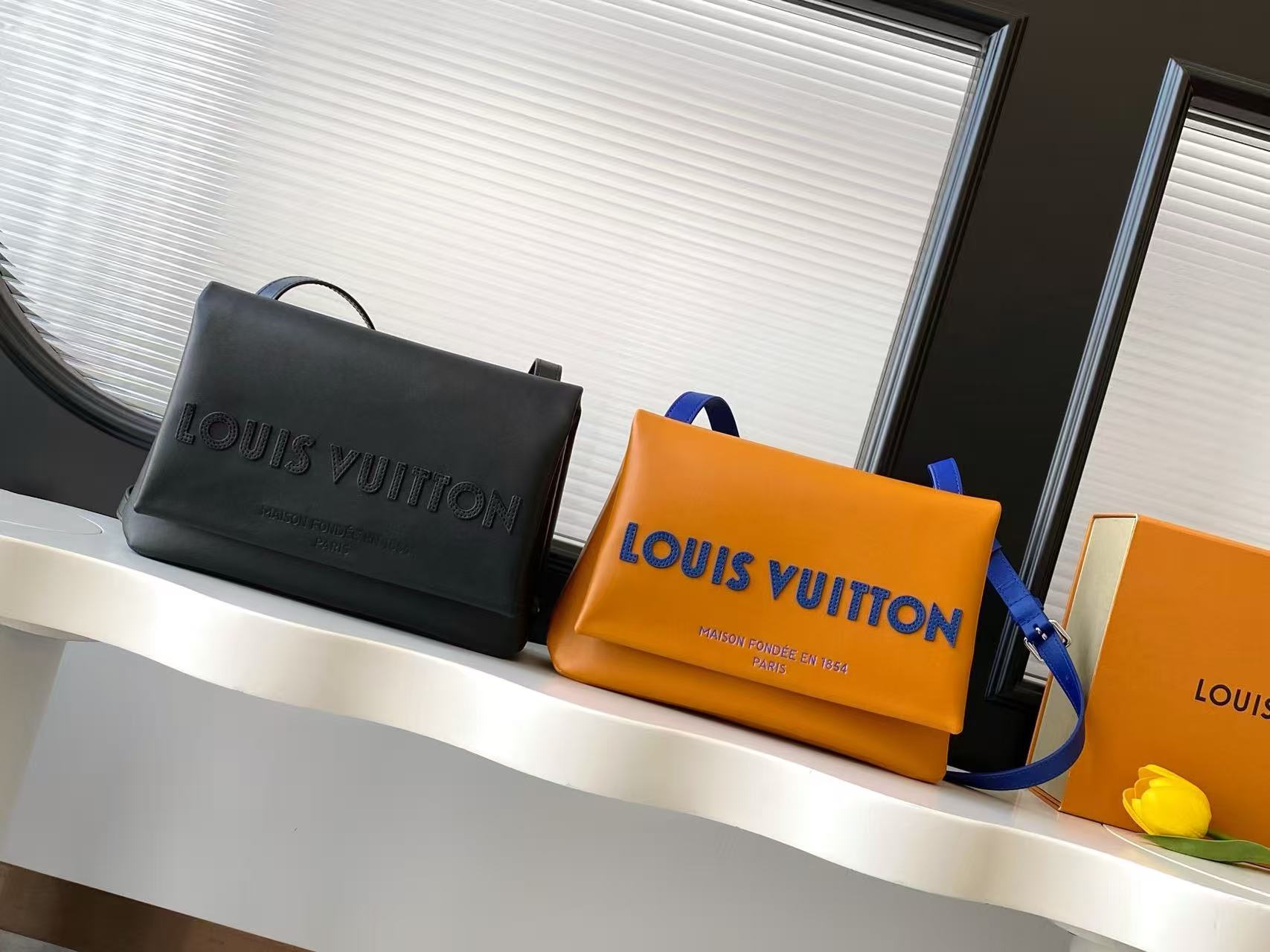 Lv Shopper Medium Handbag - Image 3