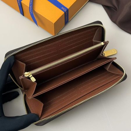 LV Zippy Wallet M24616 - Image 4
