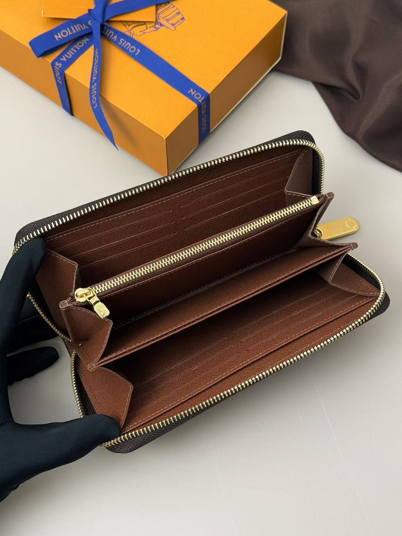 LV Zippy Wallet M24616 - Image 4