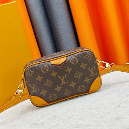 LV  Trocadero Mini Bag - Image 2