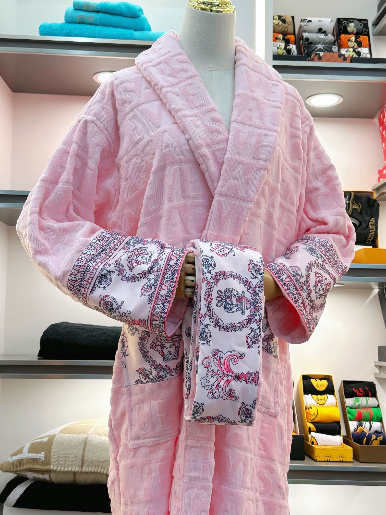 Versace BAROQUE Bathrobe - Image 3
