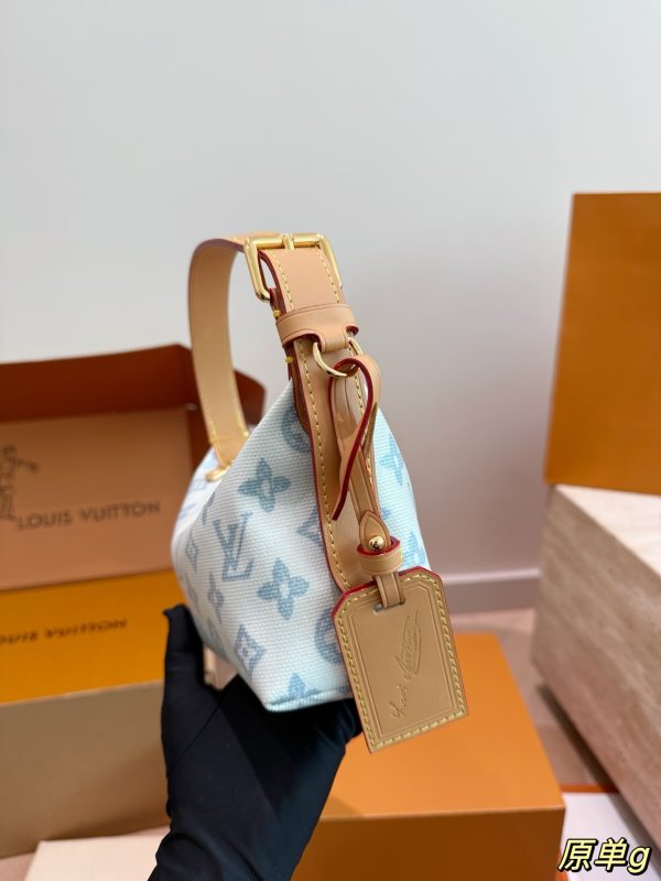 LV Pochette Hills Other Monogram Bag