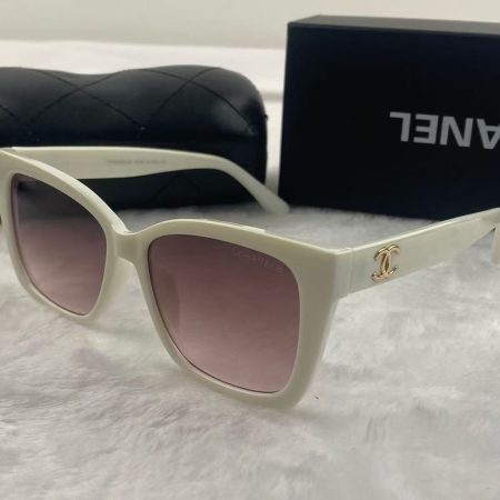 Chanel Fashionable Sunglasses - Image 6