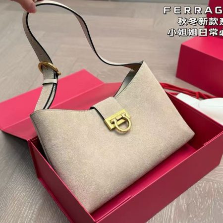 Ferragamo Shoulder Bag - Image 5