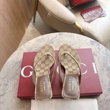 Gucci Women's Vittoria Thong in Sand and Brown GG Canvas - Image 8