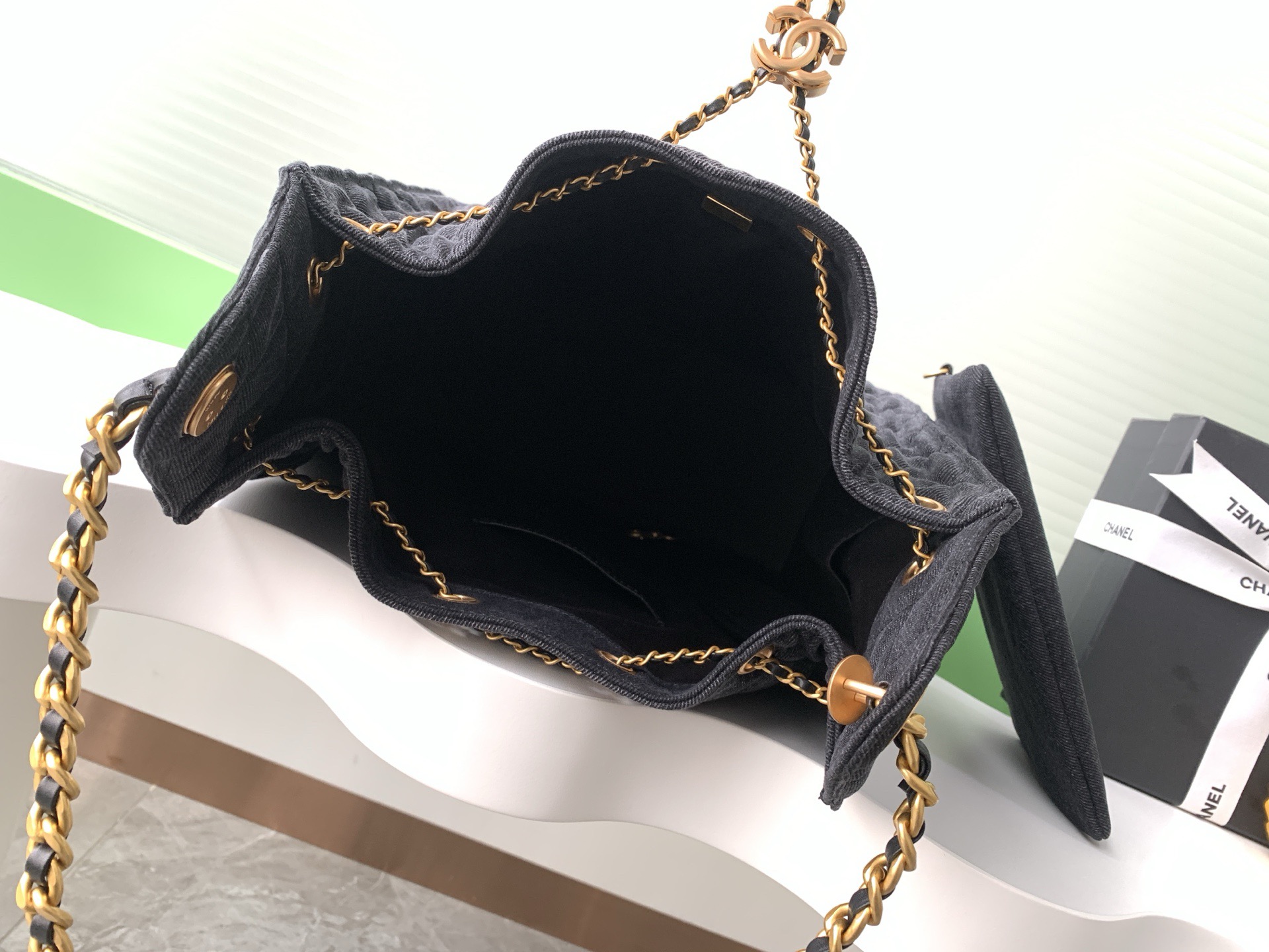 Chanel 25P Hobo Medium Handbag Denim & Gold-Tone Metal - Image 8