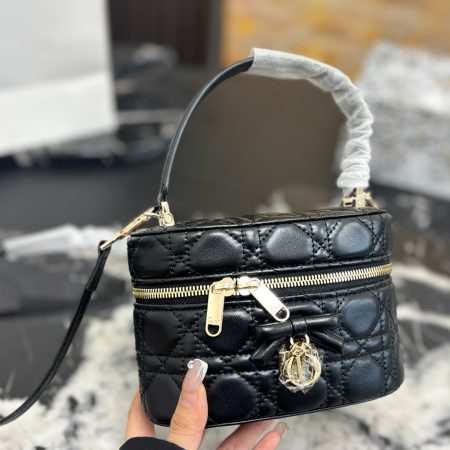 Dior's New Makeup Case - Image 7