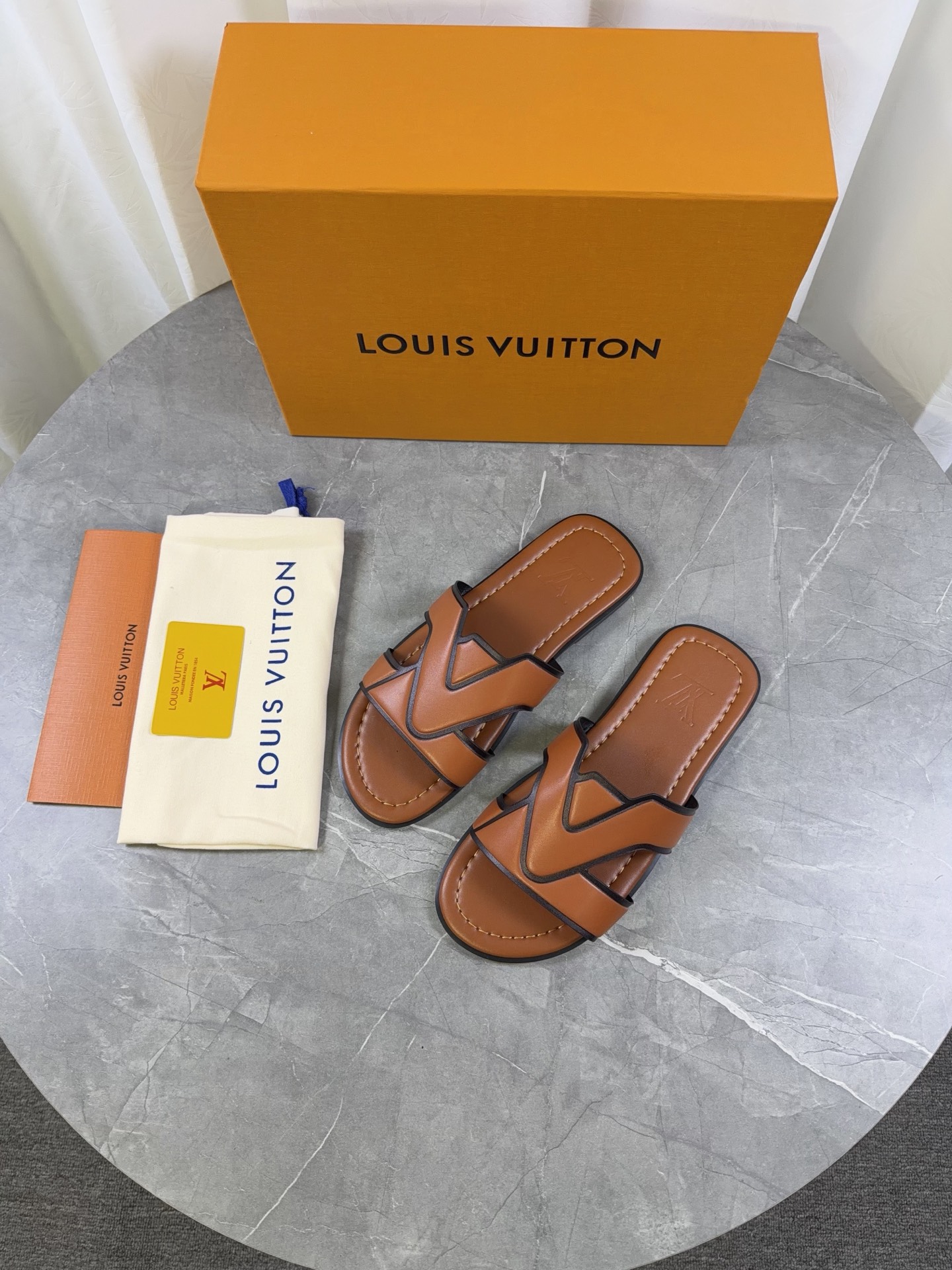 LV Oasis Mule - Image 4