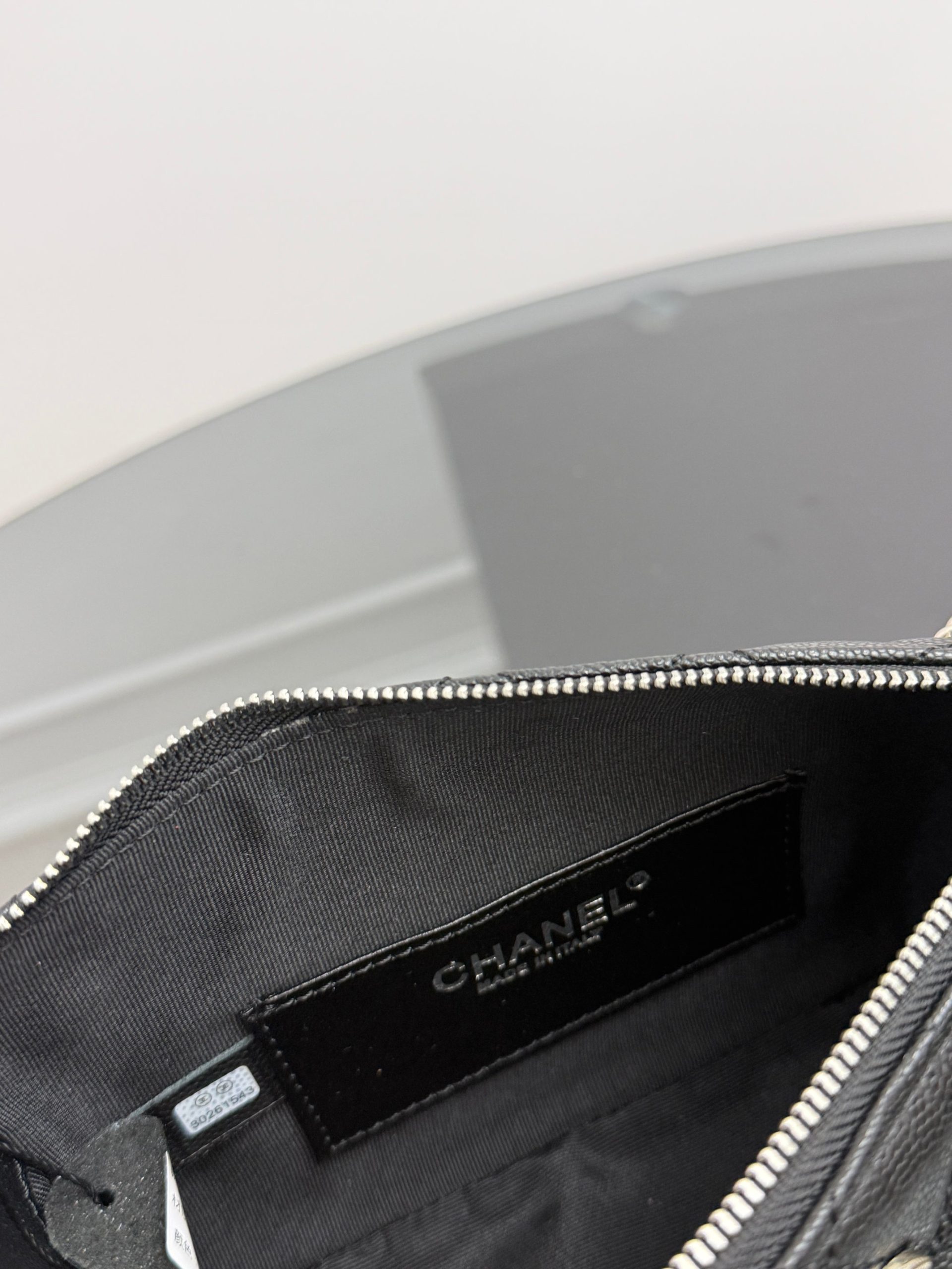 Chanel Caviar Qulited Purse with Chain - Image 8