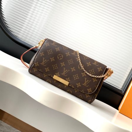 LV Favorite Chain Shoulder Bag - Image 5