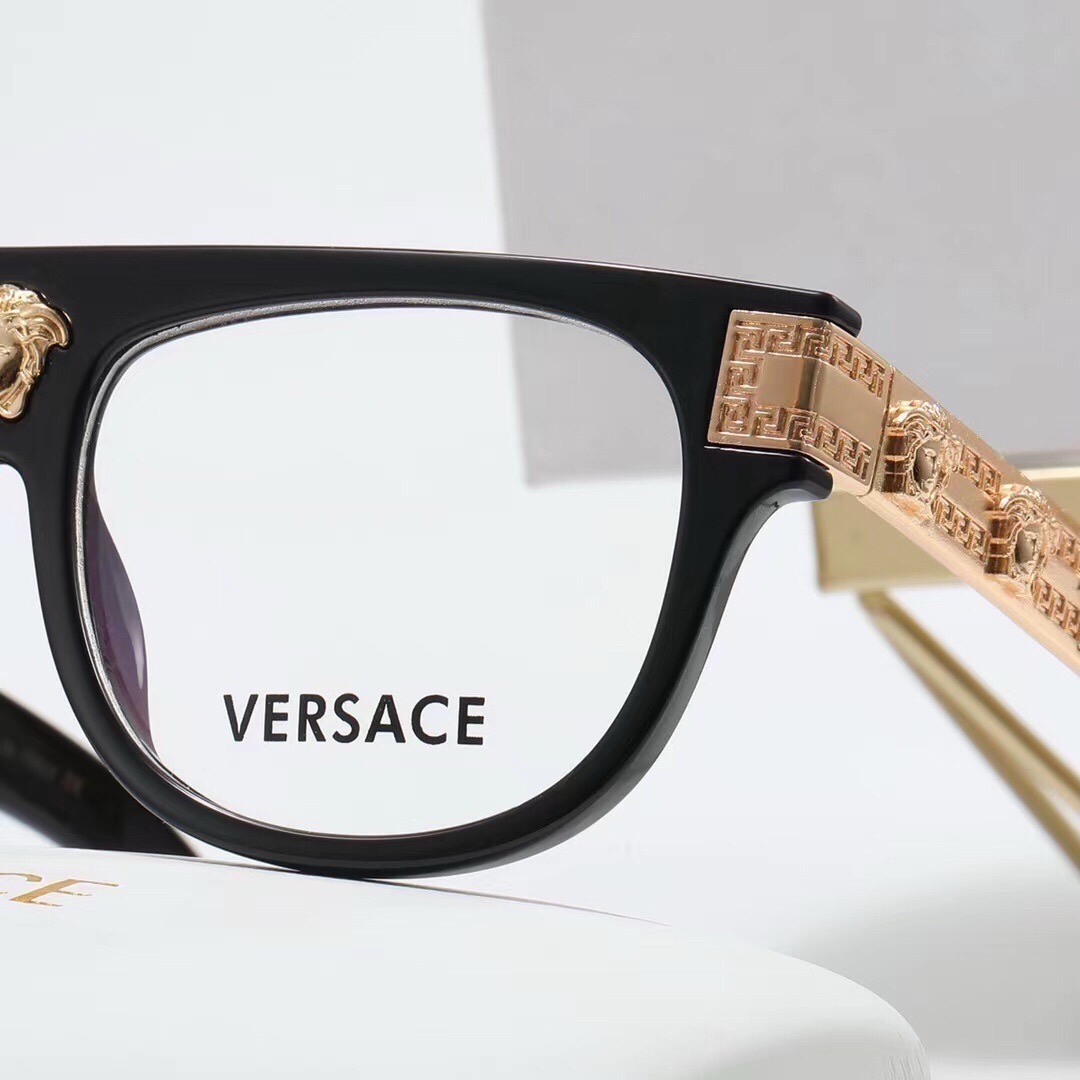 Versace Fashionable Sunglasses - Image 8