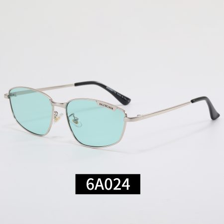 Balenciaga Fashionable Sunglasses - Image 4