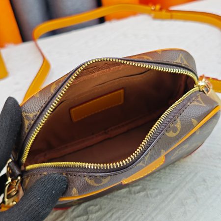 LV  Trocadero Mini Bag - Image 13