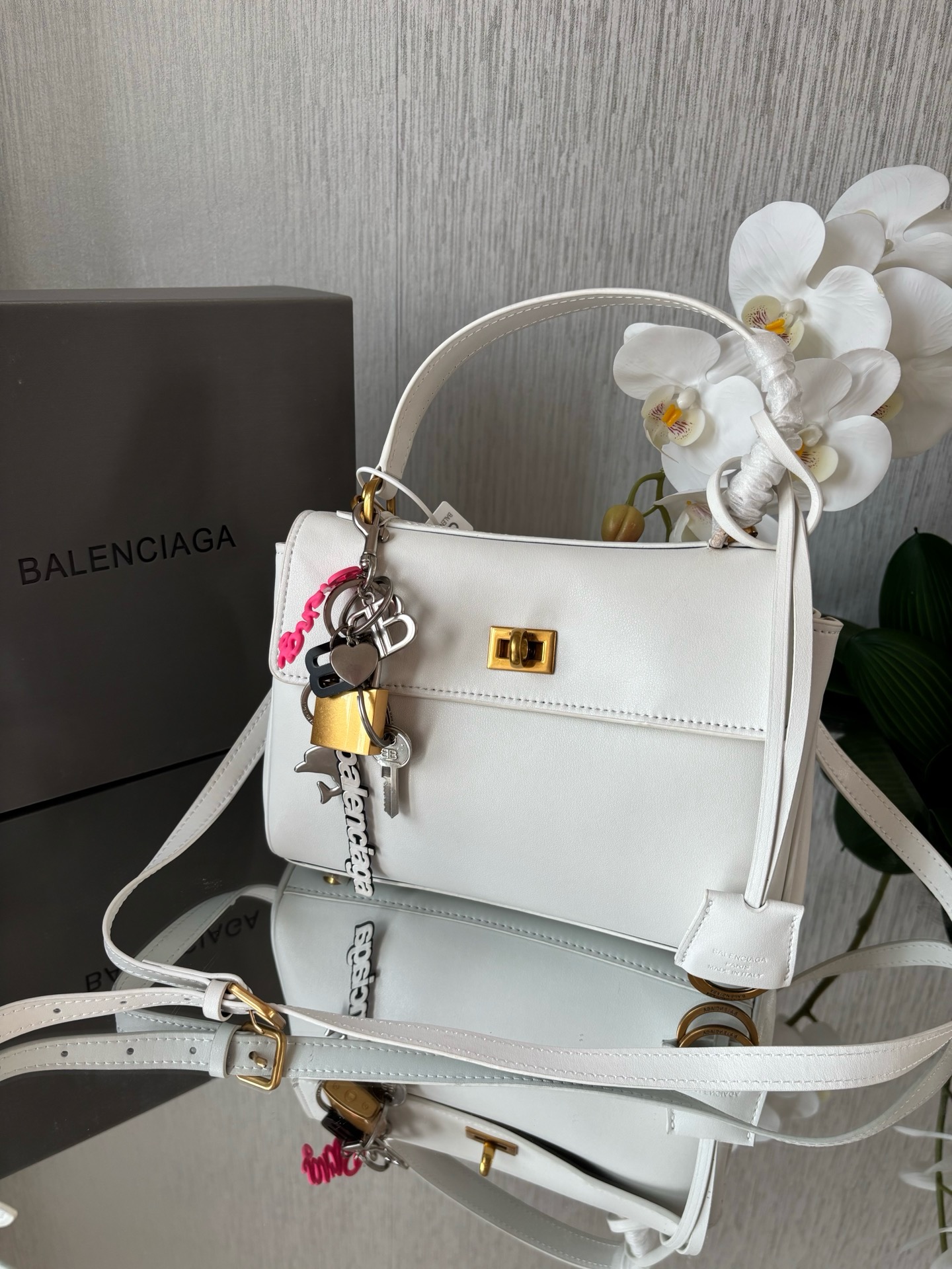 Balenciaga RODEO Large Silhouette Bag - Image 1