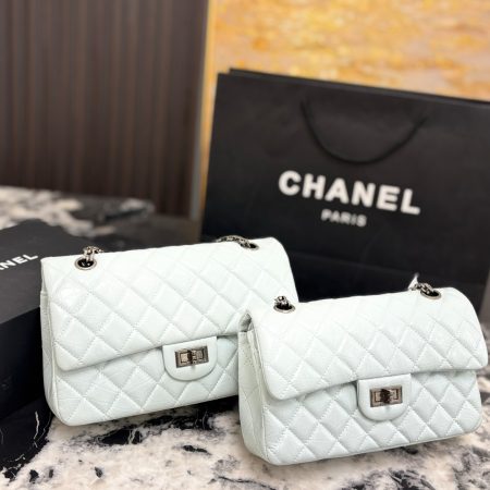 Chanel Quilto 2.55 Shoulder Bag - Image 10