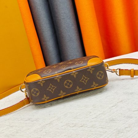 LV  Trocadero Mini Bag - Image 11
