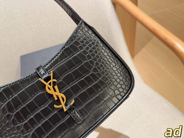 Saint Laurent Le 5 à 7 Hobo Shoulder Bag