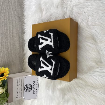 LV His & Hers Furry Slippers Sandals EUR 35 (Year-end sales)