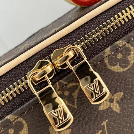 LV Nice Beauty Bag - Image 3