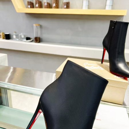 Christian Louboutin So Kate Booty Heels - Image 4