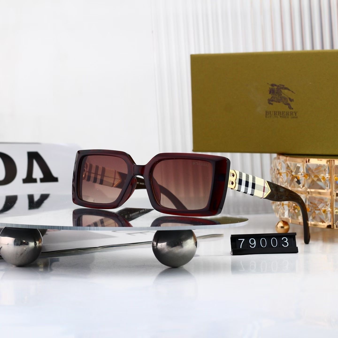 Burberry Fashionable Sunglasses - Image 6