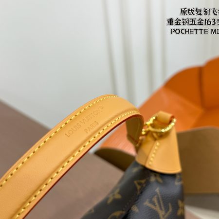LV Underarm Lunch Bag - Image 9