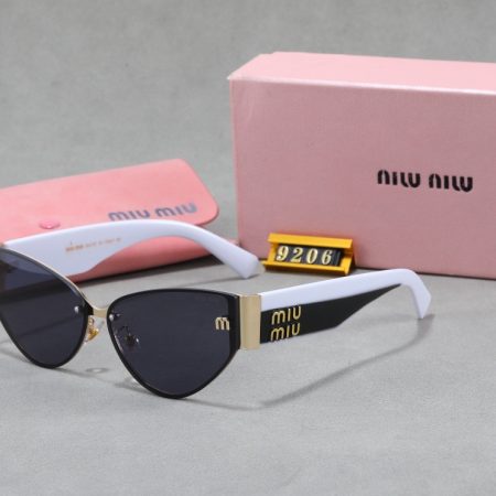 Miu Miu Fashionable Sunglasses - Image 4
