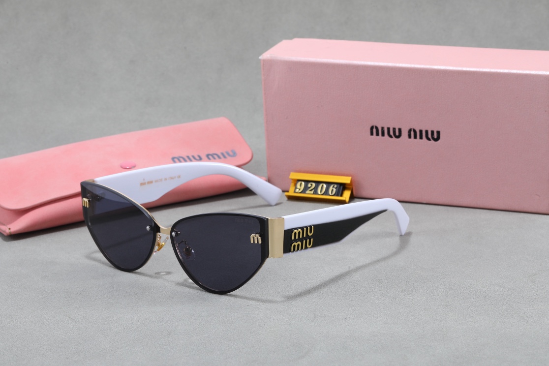Miu Miu Fashionable Sunglasses - Image 4