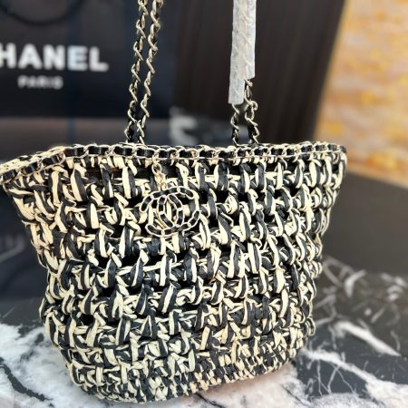 Chanel 23P Chain-Handled Woven Bag - Image 4