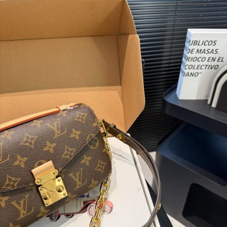 LV Pochette Métis East West Monogram Bag - Image 3