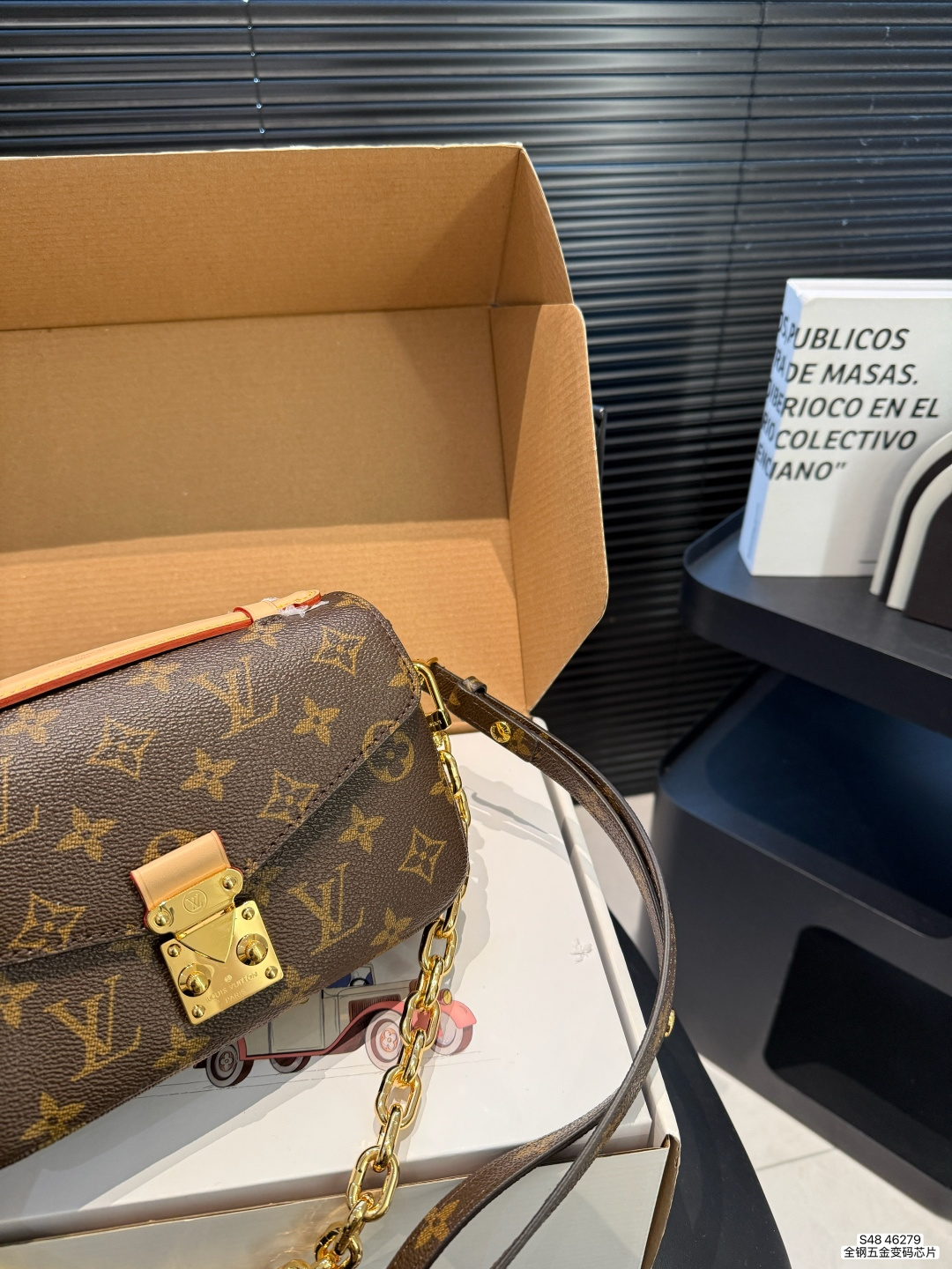 LV Pochette Métis East West Monogram Bag - Image 3