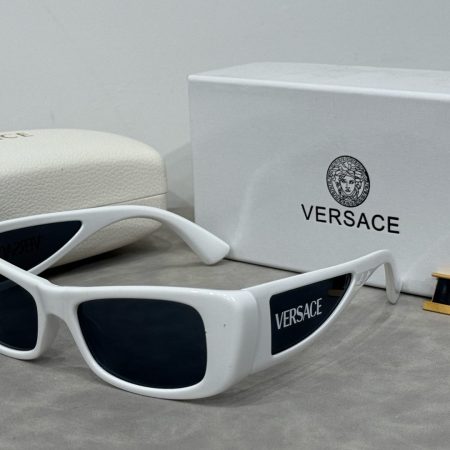 Versace Fashionable Sunglasses - Image 6