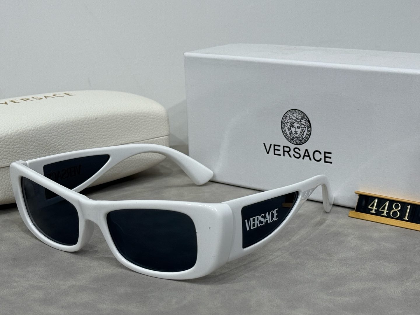 Versace Fashionable Sunglasses - Image 6