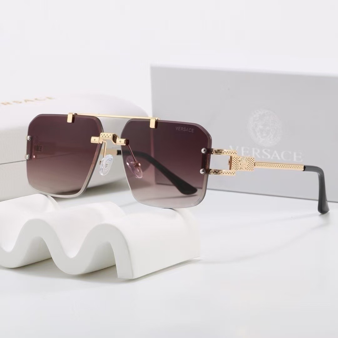 Versace Fashionable Sunglasses - Image 7