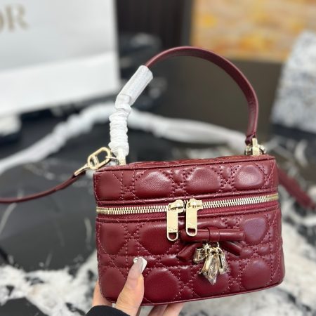Dior's New Makeup Case - Image 6