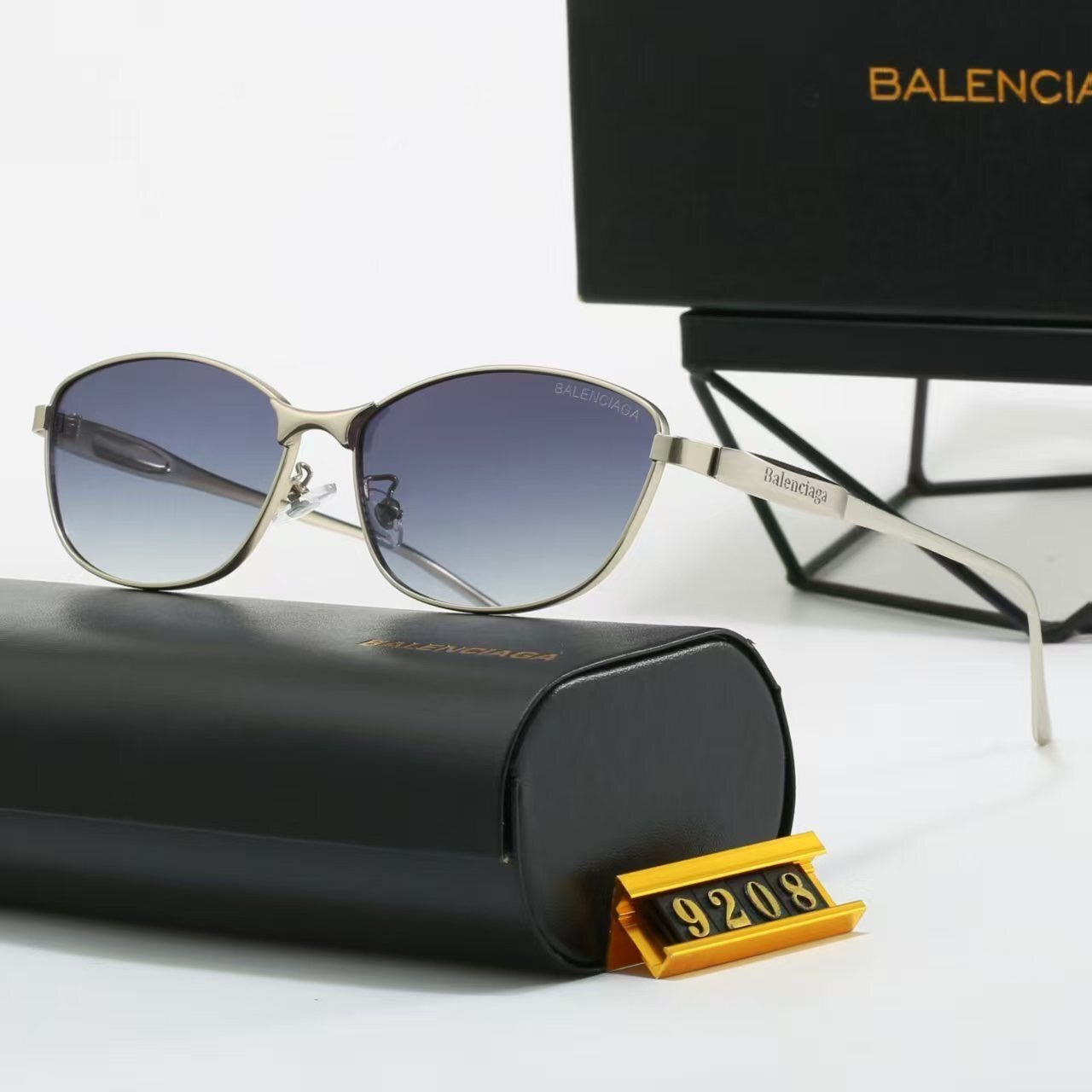 Balenciaga Fashionable Sunglasses - Image 6