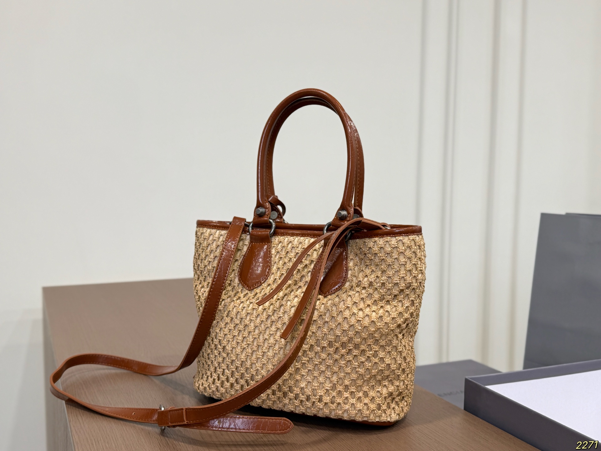 Balenciaga Straw Tote Bag - Image 9